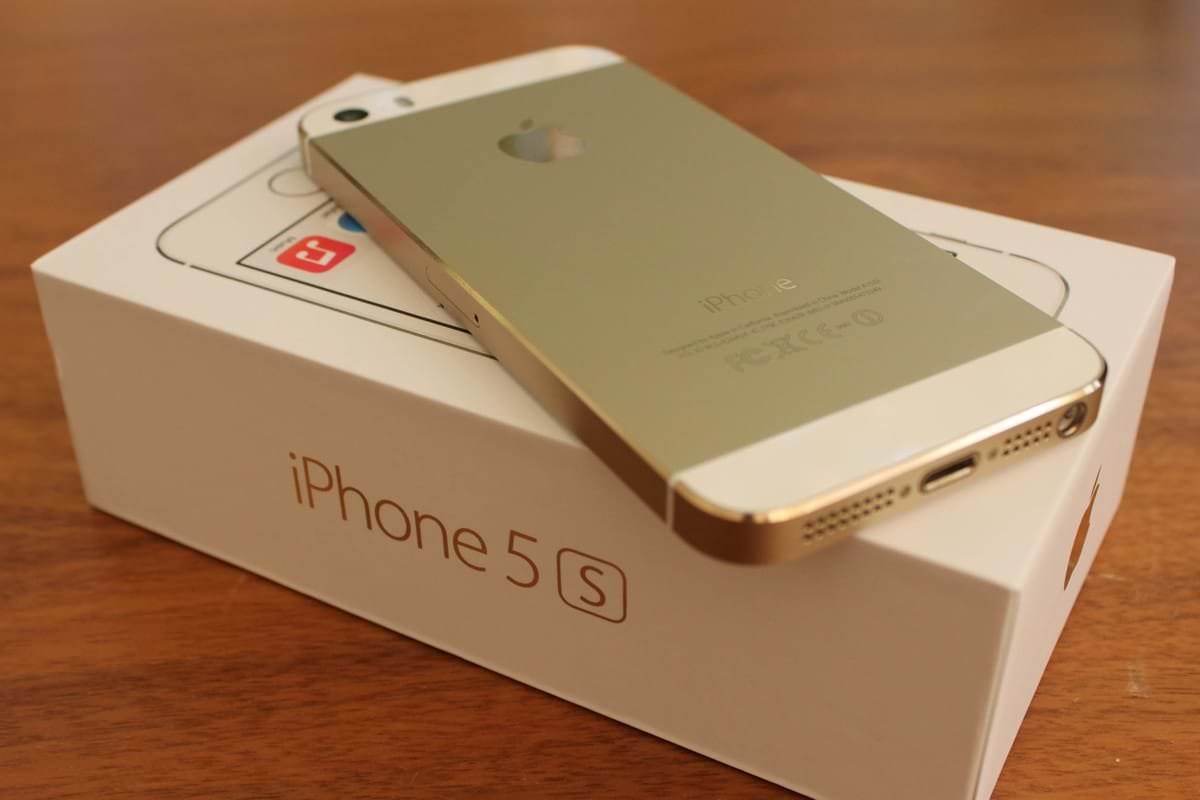Покупаем iPhone 5S за 20.000 рублей
