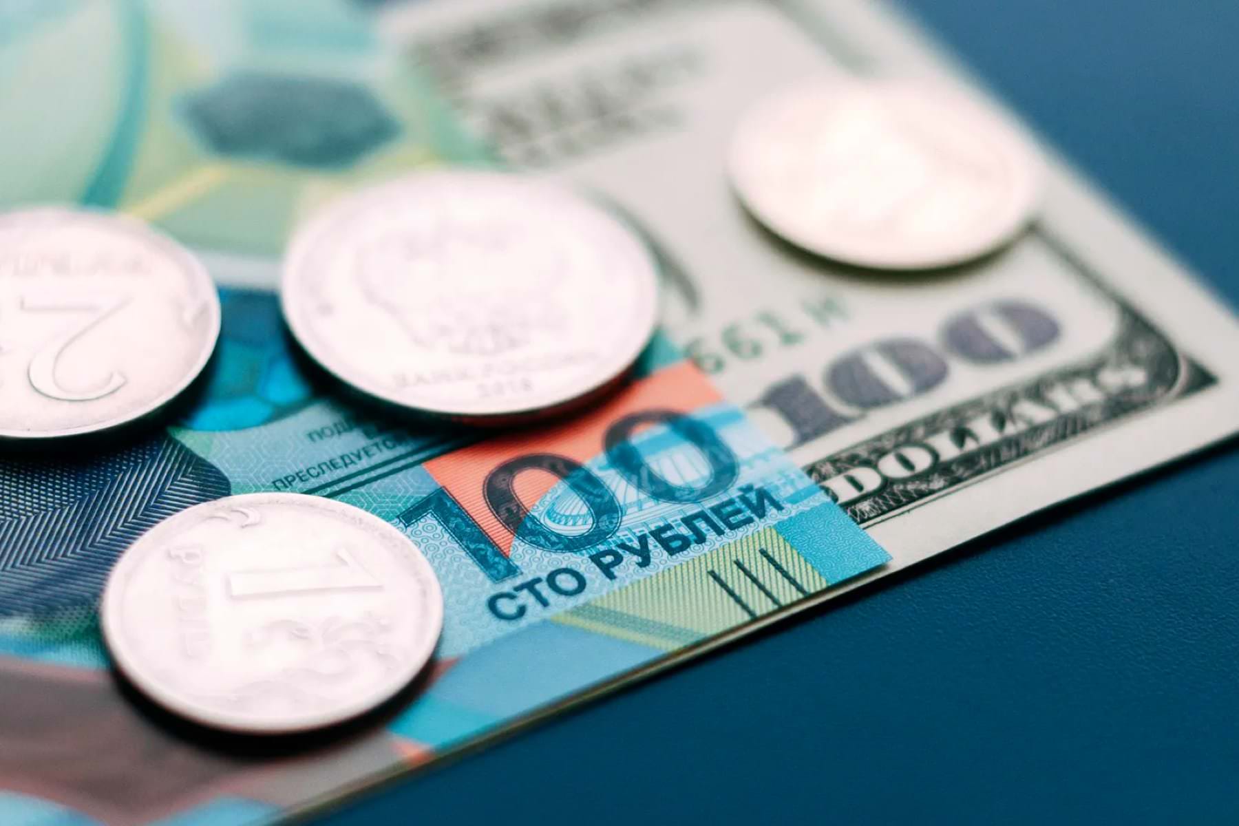 Рубль подорожает. «Сбербанк» объявил об обрушении доллара и евро