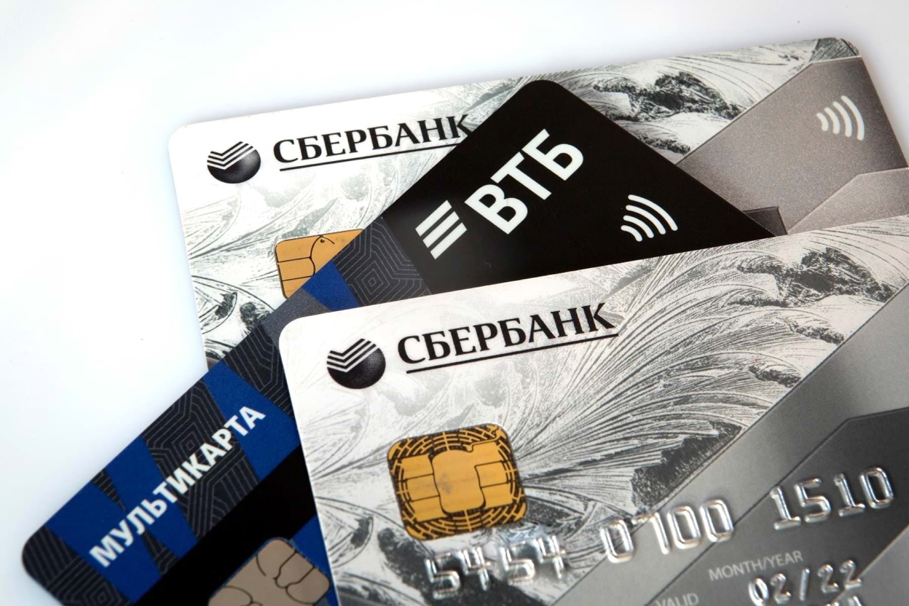 390 рублей за операцию. «Сбербанк» ввел новую комиссию для всех владельцев банковских карт