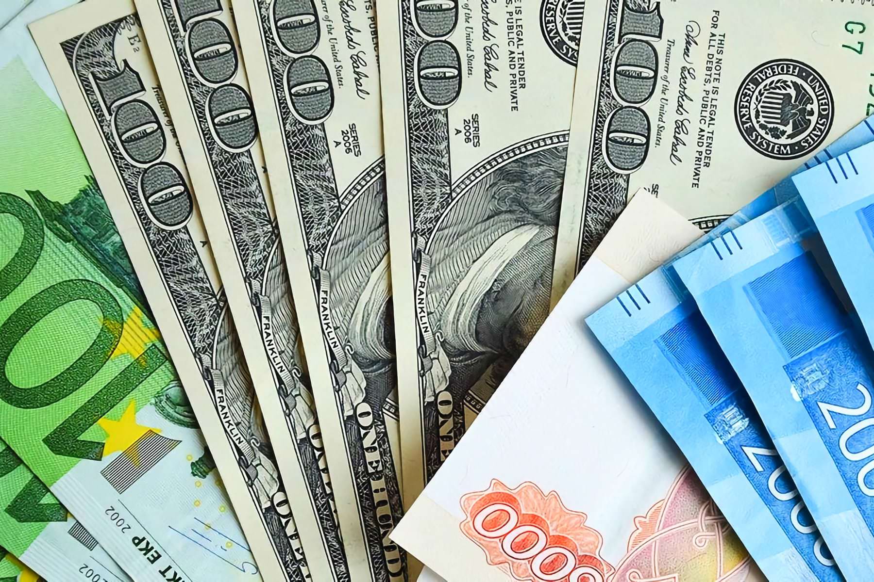 С 1 апреля. В России введены новые правила обращения наличных денег