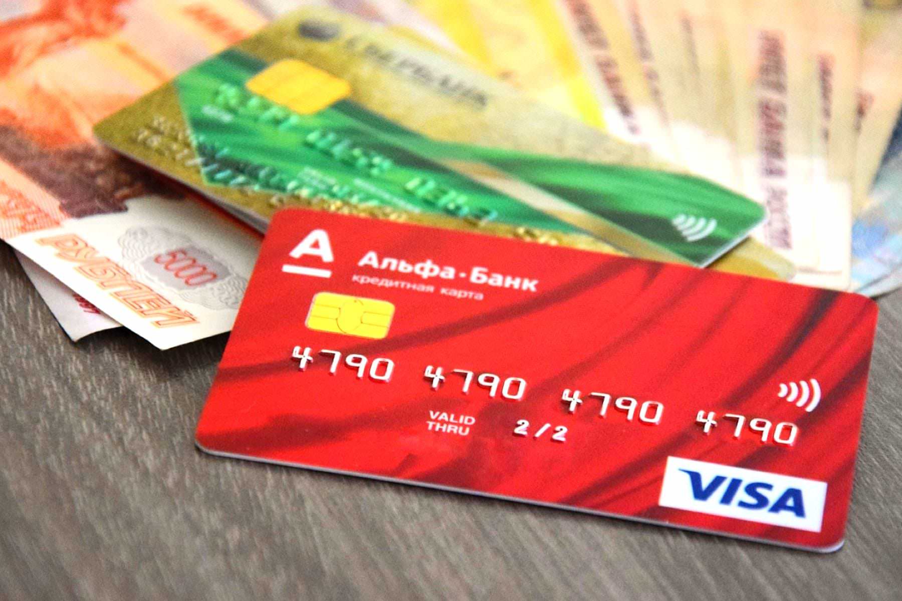 Сбербанк» разрешил снимать наличные с кредитных карт без комиссии