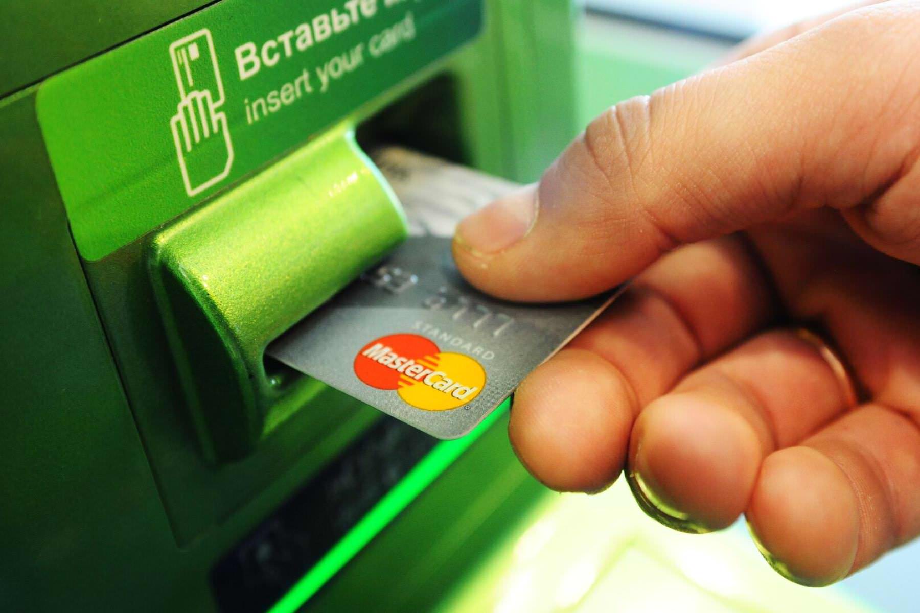 «Сбербанк» ввел новые правила открытия счета и получения банковской карты