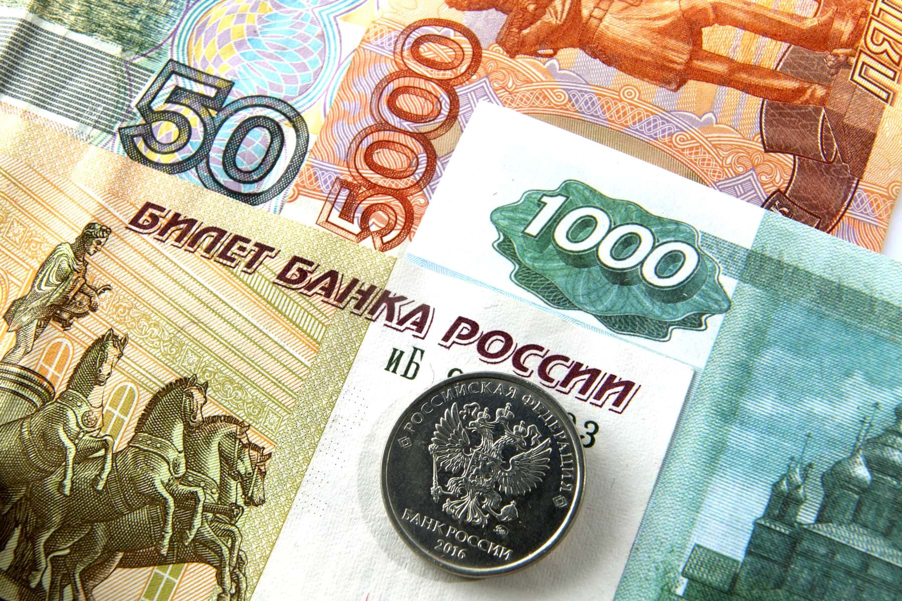 Крупнейшая за 25 лет денежная реформа начнется с 1 мая. Она «перевернет» жизнь всех, у кого есть рубли