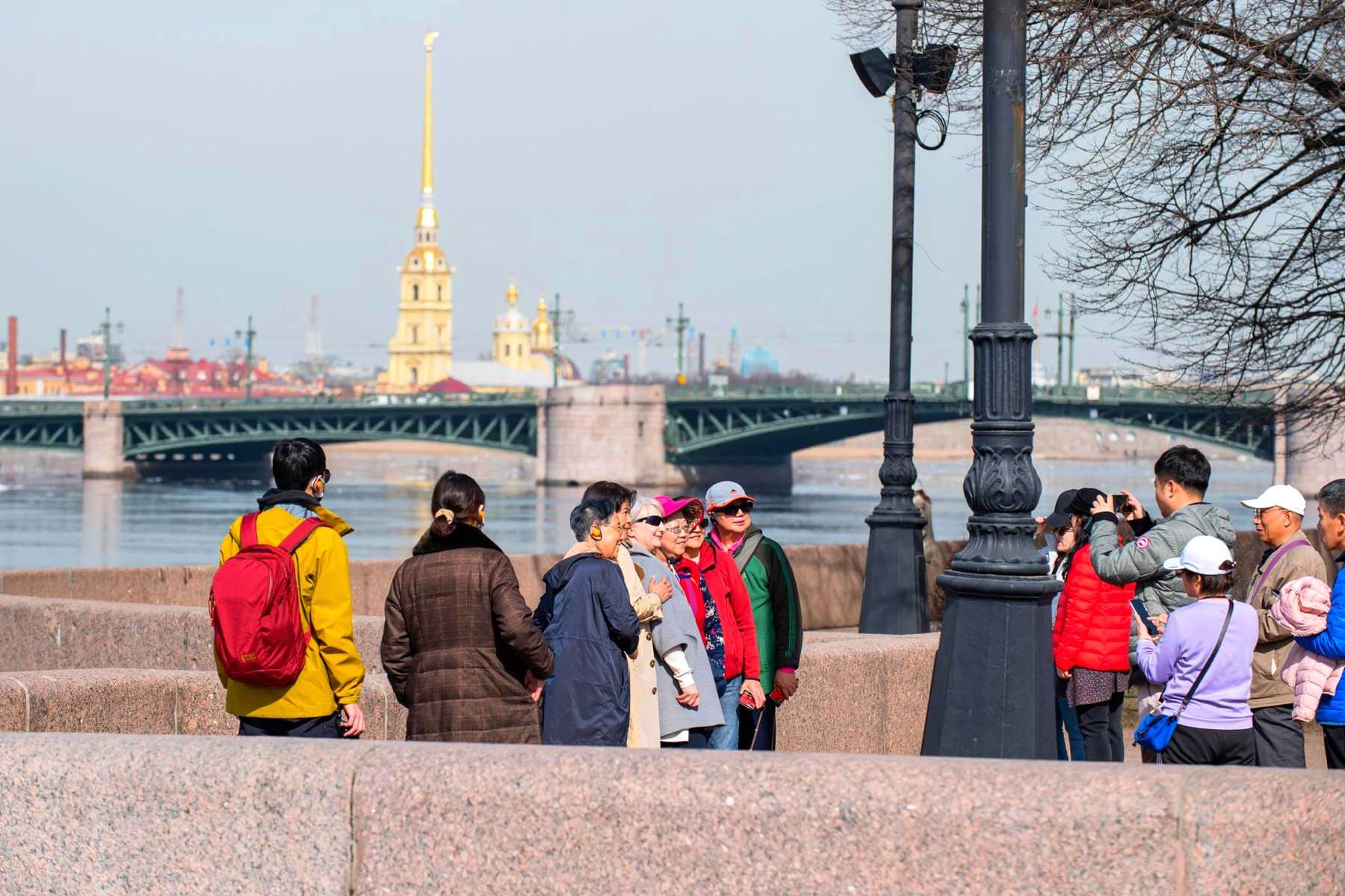 туристы в петербурге
