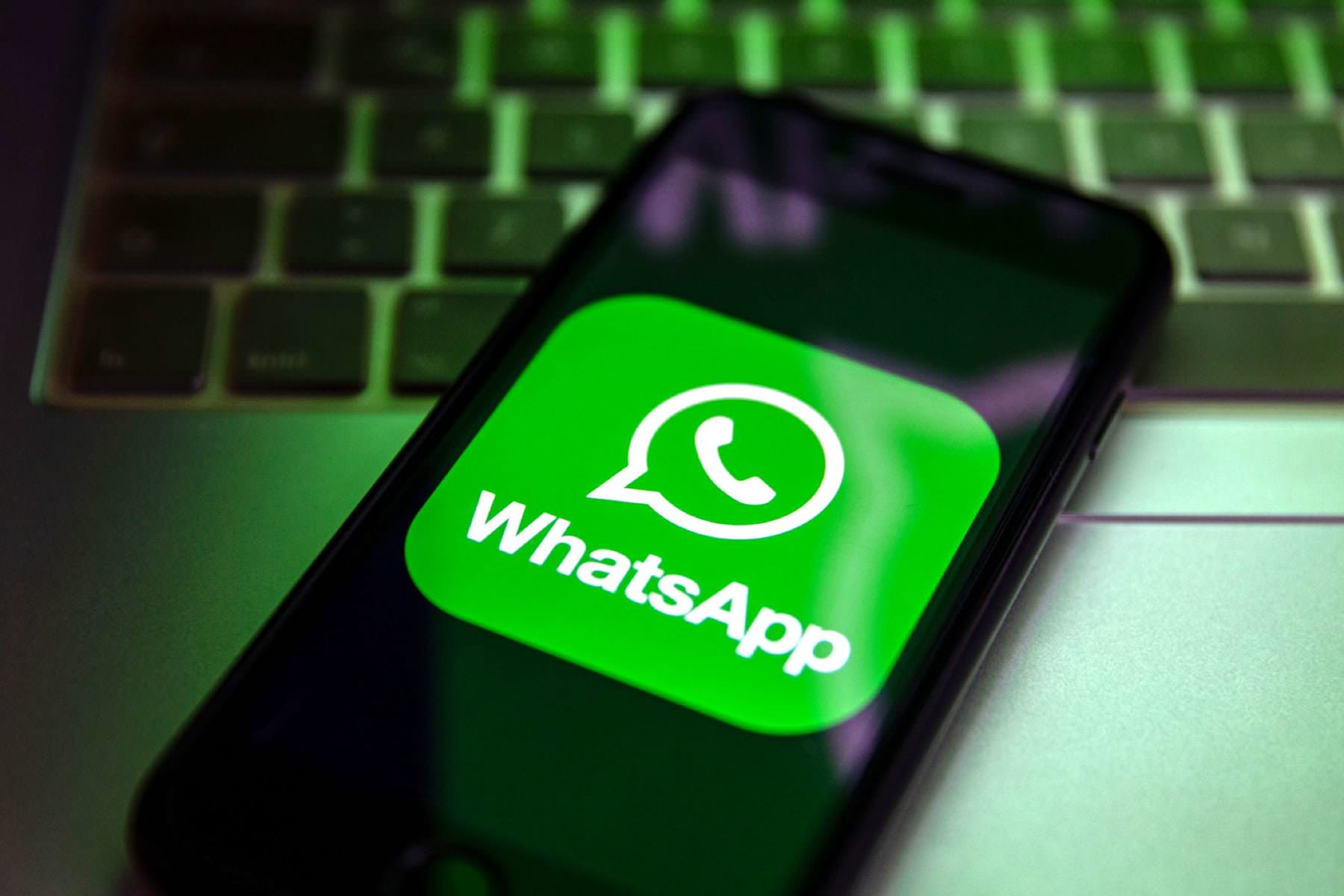 WhatsApp разрешил скрытно читать чужие сообщения. И никто об этом не узнает