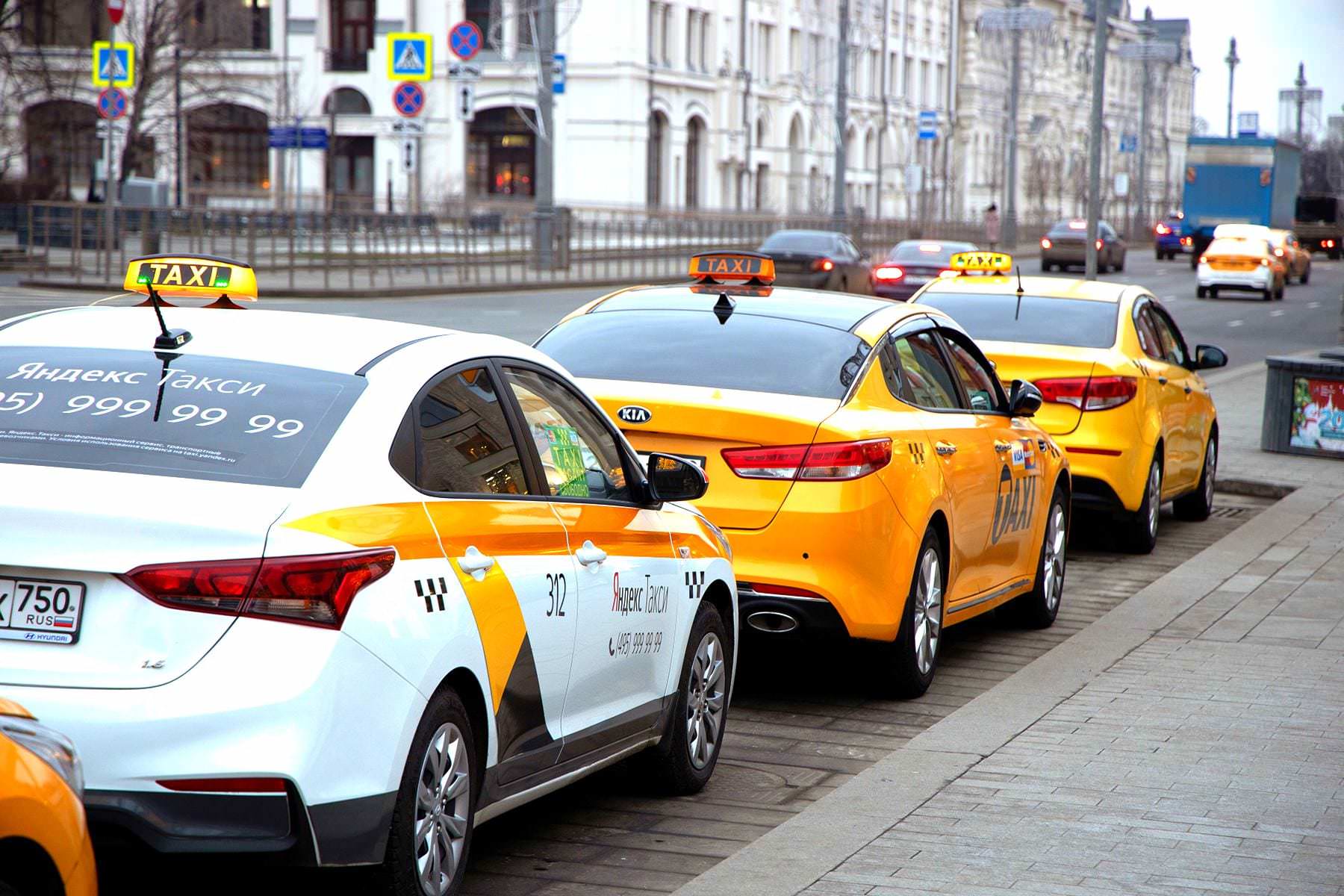 В России рекордно подорожали поездки на такси. Но в сентябре станет еще хуже