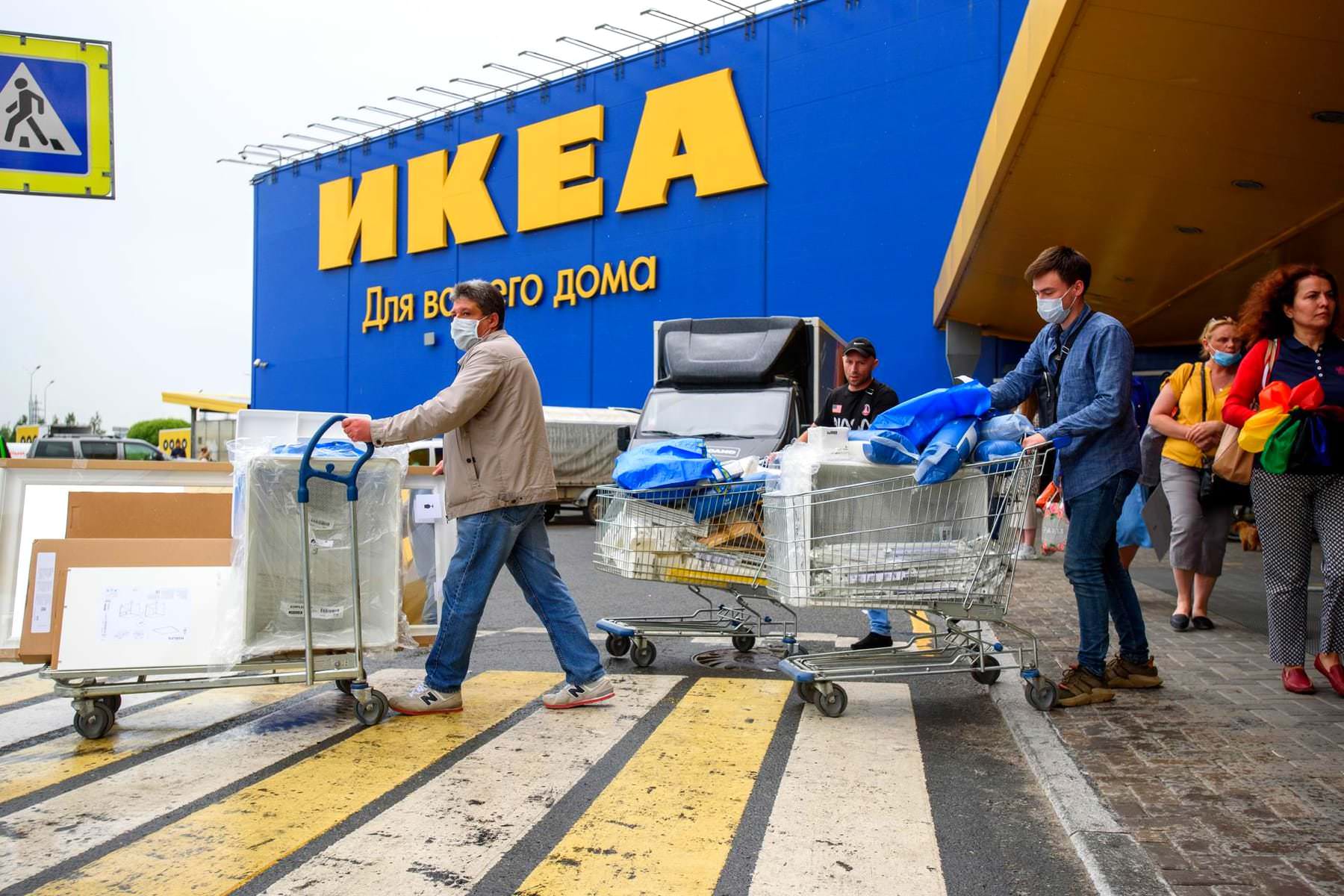 Мебель по низкой цене. IKEA возобновила продажи товаров в России