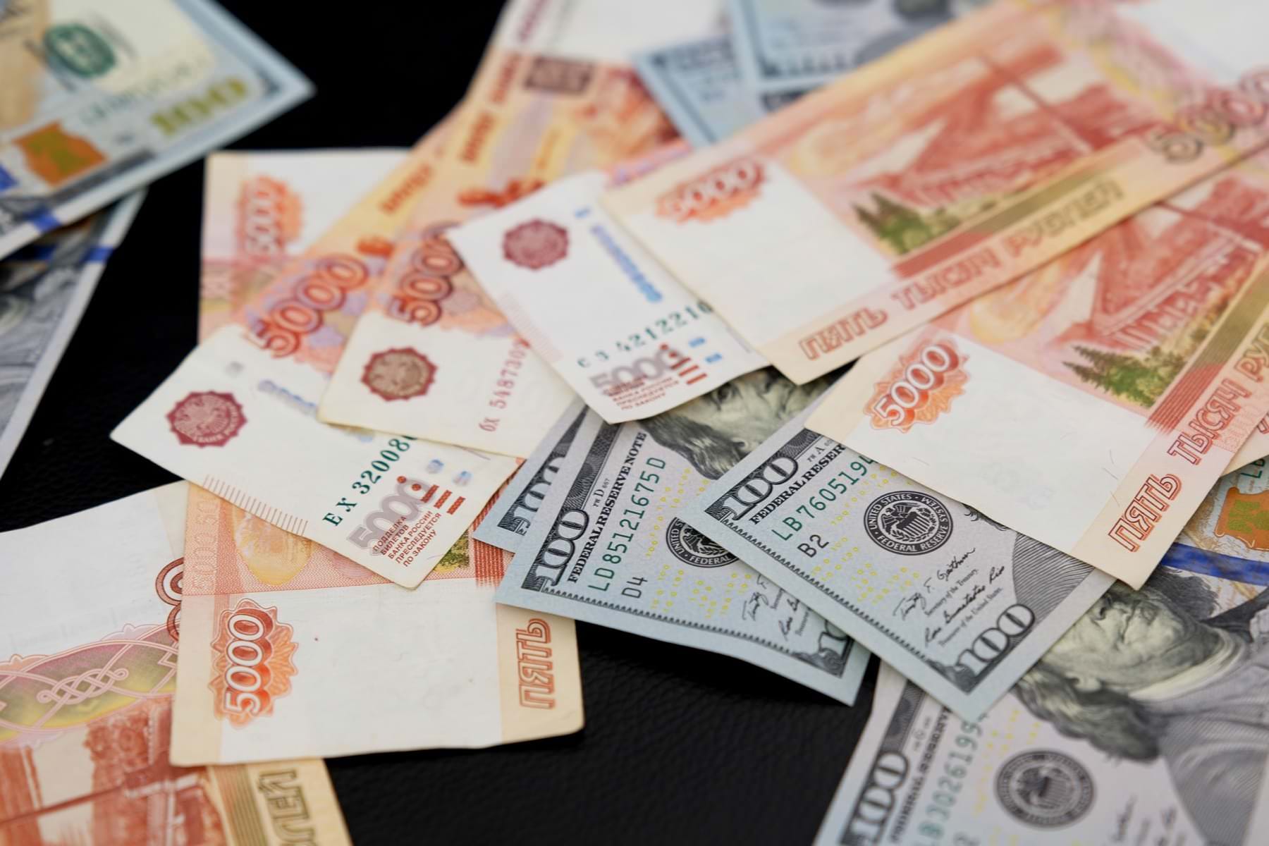 Разворот рубля. Доллар резко подорожал, а вслед за ним многие товары