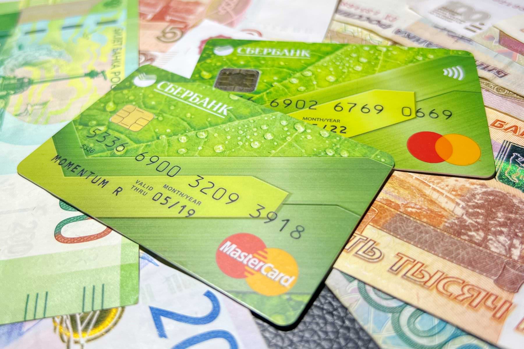 «Сбербанк» ввел комиссию 200 рублей за оплату банковскими картами