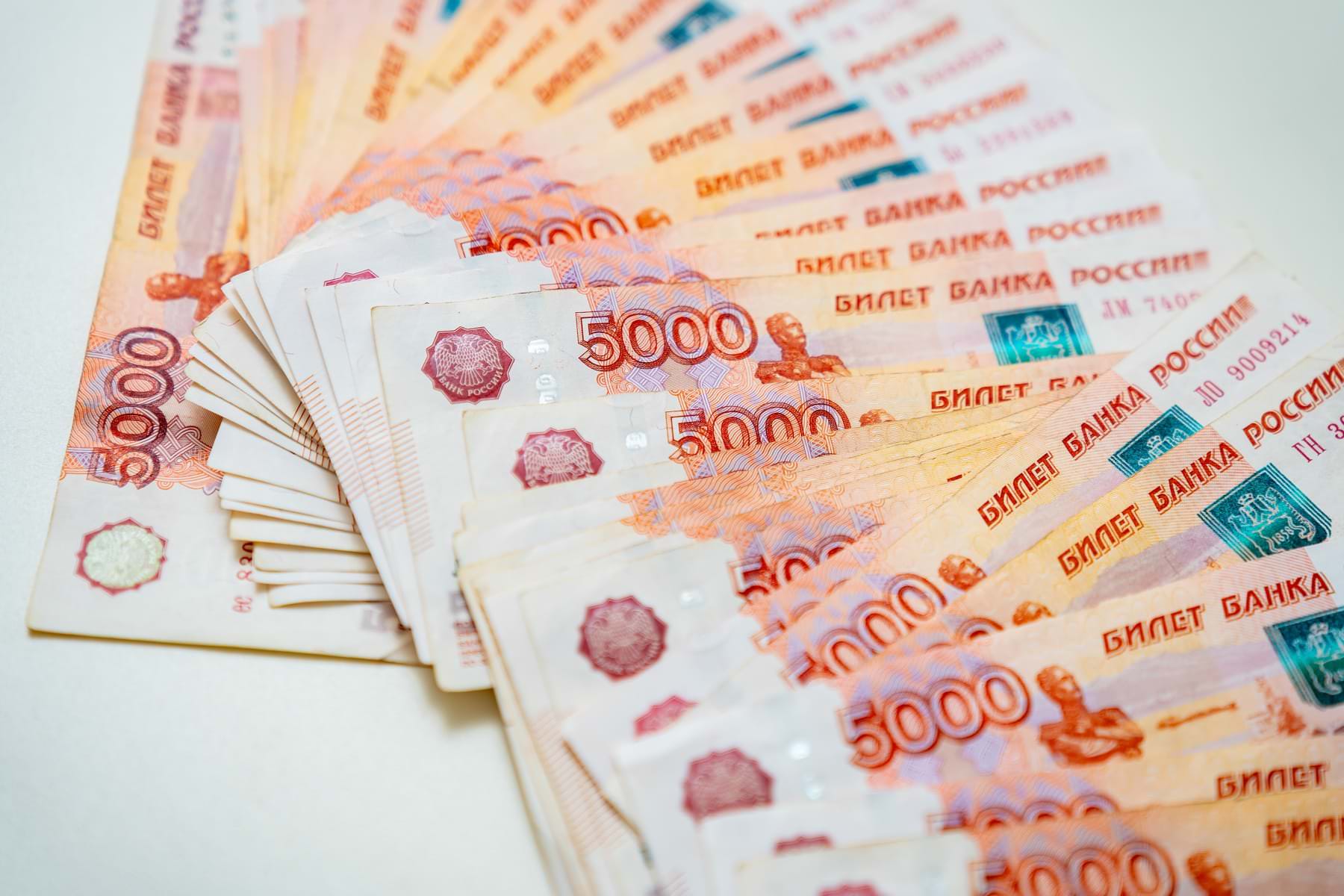 Деньги россиян сгорят в августе. Но их еще можно спасти от обесценивания